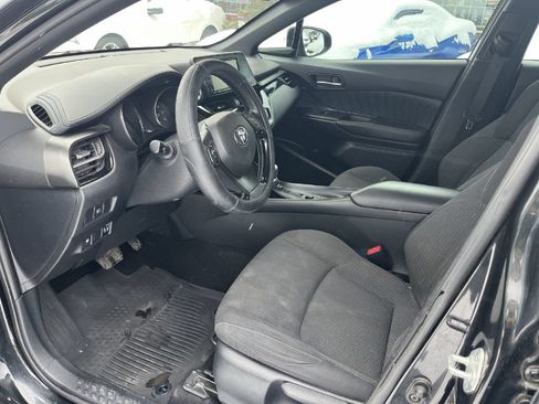 Used 2018 Toyota C-HR XLE FWD image 5