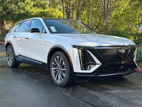 New 2026 Cadillac Lyriq Sport image 7