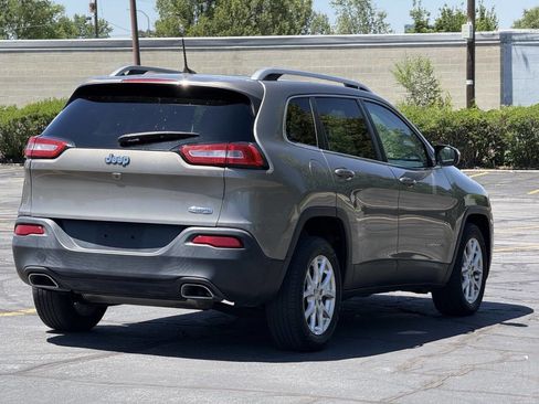 Used 2016 Jeep Cherokee Latitude w/ Comfort & Sound Group FWD image 5