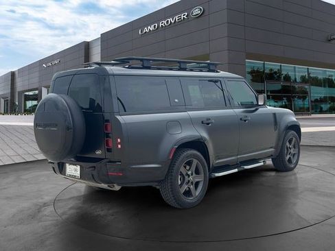 Used 2023 Land Rover Defender 130 X-Dynamic SE image 5