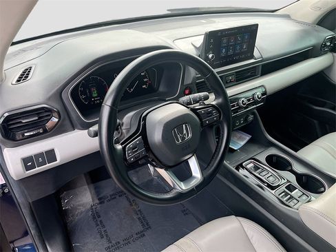 Used 2025 Honda Pilot Touring image 9