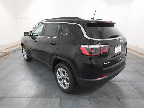 Used 2026 Jeep Compass Latitude AWD/4WD image 4