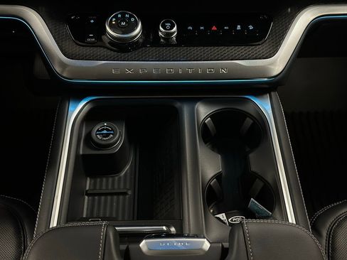 New 2025 Ford Expedition Platinum w/ Stealth Appearance Package image 26