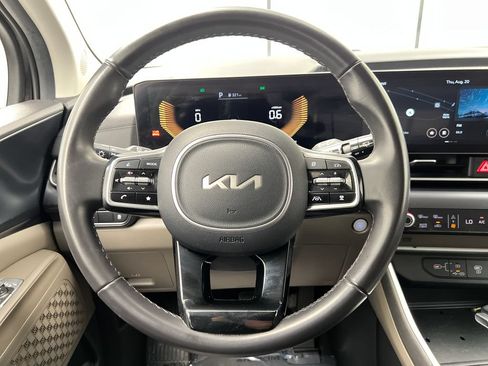 Used 2025 Kia Carnival FWD image 49