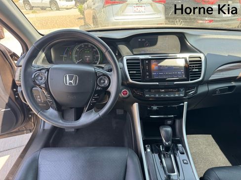 Used 2017 Honda Accord Touring image 14