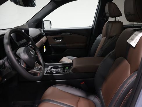 New 2026 Honda Pilot TrailSport image 8