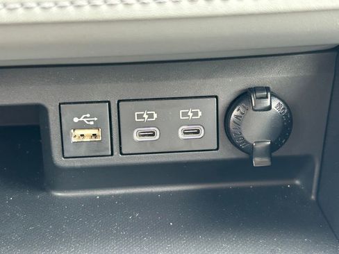 Used 2023 Toyota Highlander Limited image 37