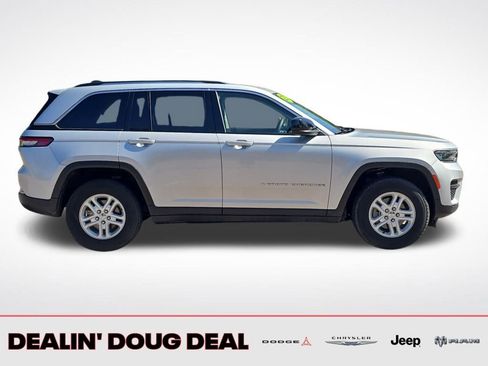 Used 2023 Jeep Grand Cherokee Laredo image 8