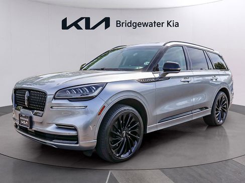 Used 2023 Lincoln Aviator Reserve w/ Jet Package AWD/4WD image 3
