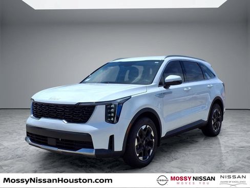 Used 2025 Kia Sorento S FWD image 4