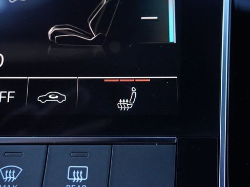 Used 2024 Audi Q8 Premium image 57