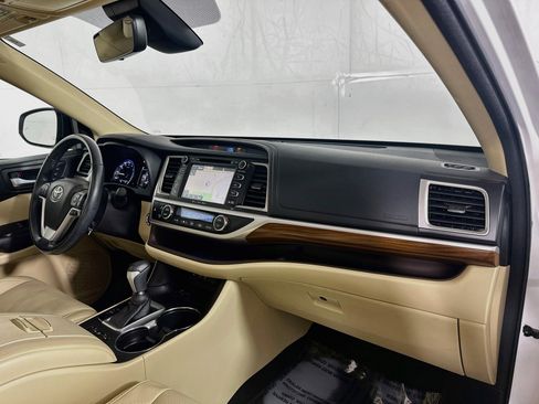 Used 2017 Toyota Highlander Limited FWD image 29