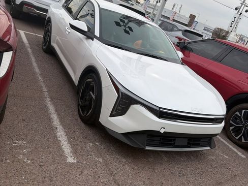 Used 2025 Kia K4 EX image 1