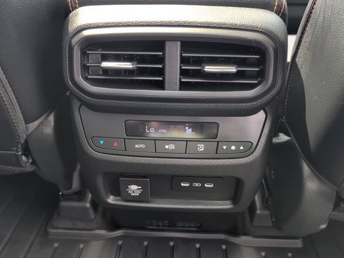 Used 2025 Honda Pilot TrailSport image 47