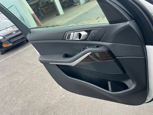 Used 2019 BMW X5 xDrive40i w/ Convenience Package AWD/4WD image 17