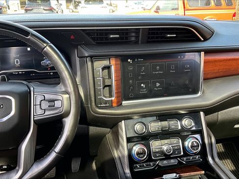 Used 2023 GMC Yukon Denali Ultimate AWD/4WD image 6