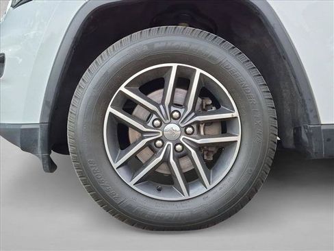 Used 2017 Jeep Grand Cherokee Limited AWD/4WD image 25