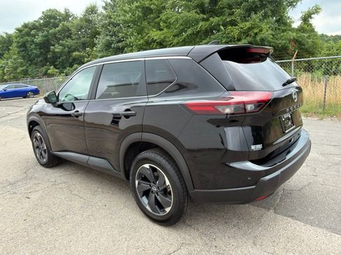 Used 2025 Nissan Rogue SV AWD/4WD image 4