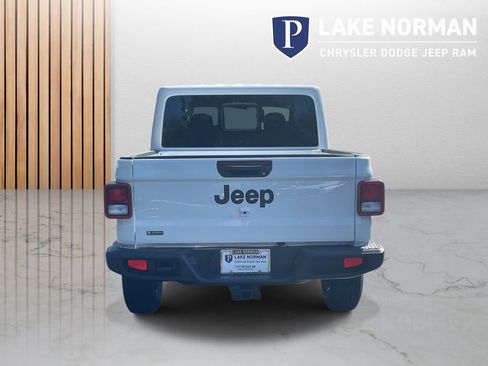 New 2025 Jeep Gladiator Sport image 7