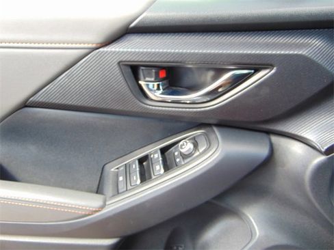 Used 2024 Subaru Crosstrek 2.5i Limited w/ Crosstrek Mirror Package image 20