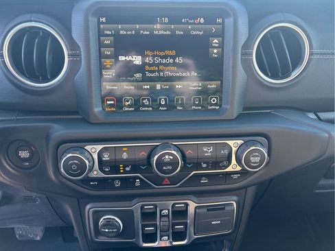 Used 2021 Jeep Gladiator Overland w/ Popular Equipment Package AWD/4WD image 11