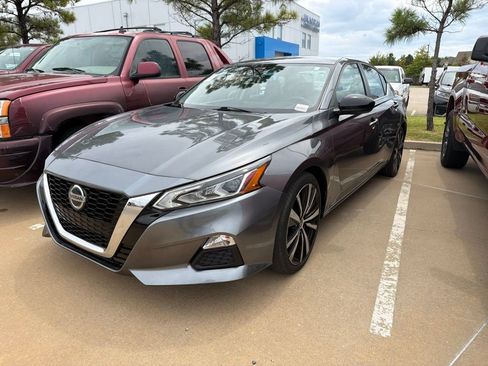 Used 2021 Nissan Altima 2.5 SR FWD image 1