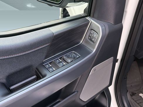 Used 2025 Ford F150 Lariat AWD/4WD image 12