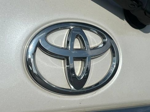 Used 2018 Toyota Sequoia Platinum AWD/4WD image 17