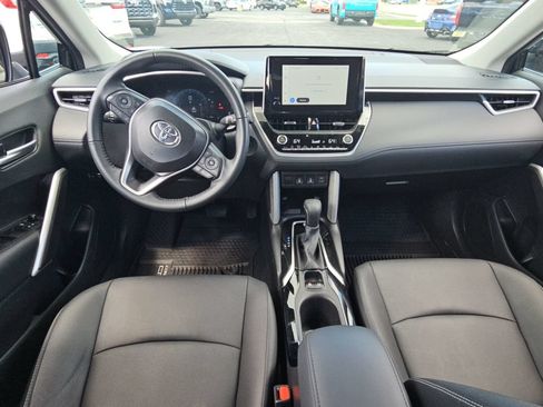 Used 2025 Toyota Corolla Cross XLE AWD/4WD image 8
