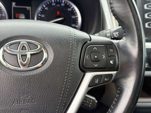 Used 2017 Toyota Highlander XLE AWD/4WD image 22