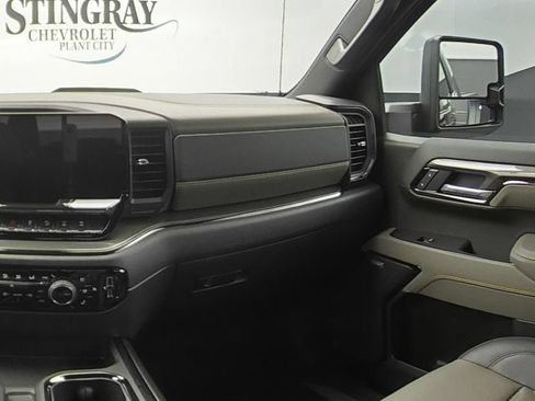 Used 2025 Chevrolet Silverado 1500 ZR2 w/ Technology Package AWD/4WD image 15