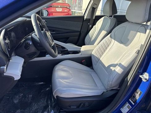 Used 2022 Hyundai Elantra Limited image 7