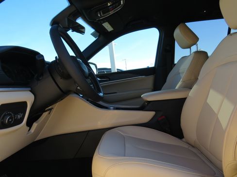 New 2026 Jeep Grand Cherokee Limited image 18