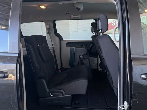 Used 2018 Dodge Grand Caravan SE w/ UConnect Hands-Free Group image 21