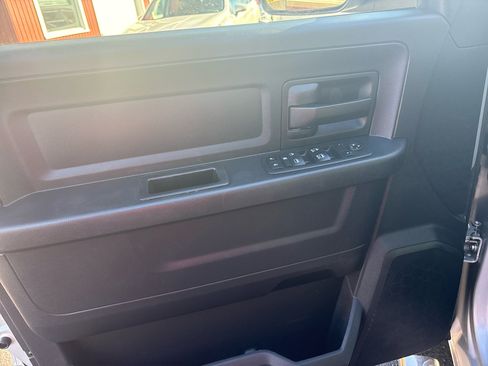 Used 2017 RAM 1500 Express w/ Express Value Package image 10