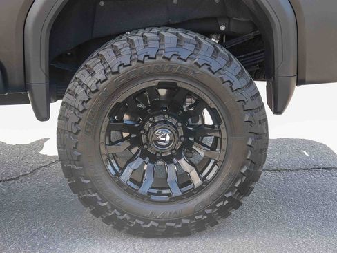 Used 2025 GMC Sierra 2500 AT4 w/ AT4 Premium Plus Package AWD/4WD image 8