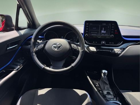 Used 2021 Toyota C-HR XLE FWD image 14