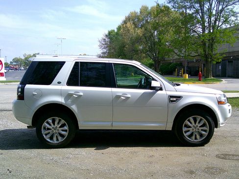 Used 2013 Land Rover LR2 image 8