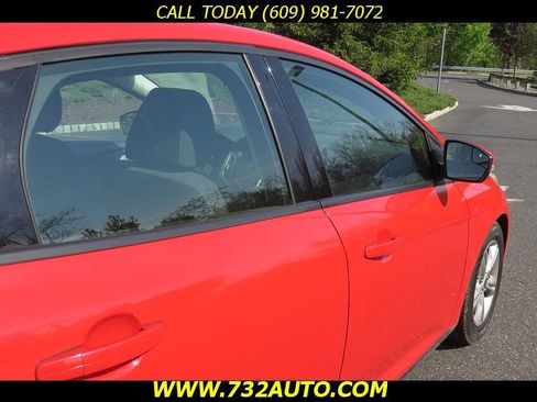 Used 2014 Ford Focus SE FWD image 25