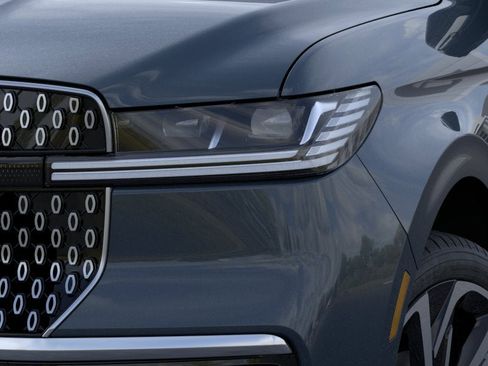 New 2026 Lincoln Navigator L Reserve AWD/4WD image 18