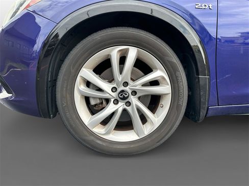 Used 2017 INFINITI QX30 Premium image 9
