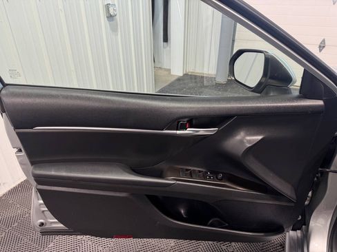 Used 2024 Toyota Camry SE FWD image 7