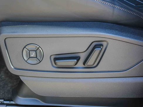 New 2025 Audi SQ5 Prestige image 21