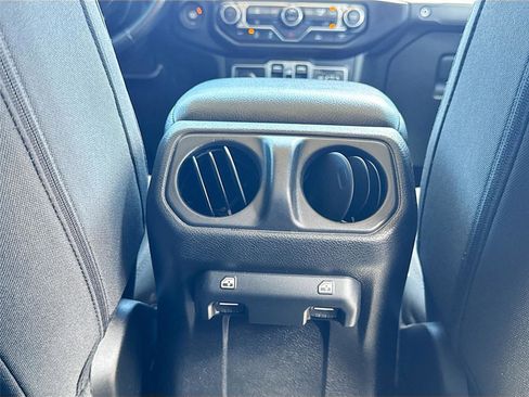 Used 2022 Jeep Gladiator Sport image 23