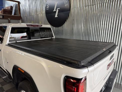 Used 2021 GMC Sierra 3500 Denali w/ Denali Ultimate Package AWD/4WD image 9