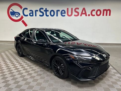 Used 2025 Toyota Camry SE FWD image 1