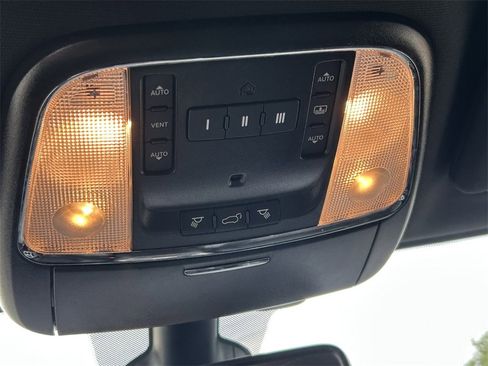 Used 2021 Jeep Grand Cherokee Limited w/ Luxury Group II image 20