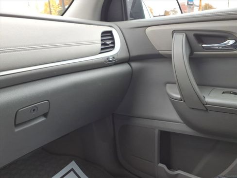 Used 2017 Chevrolet Traverse LT image 25