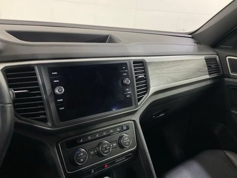 Used 2020 Volkswagen Atlas Cross Sport SE AWD/4WD image 14
