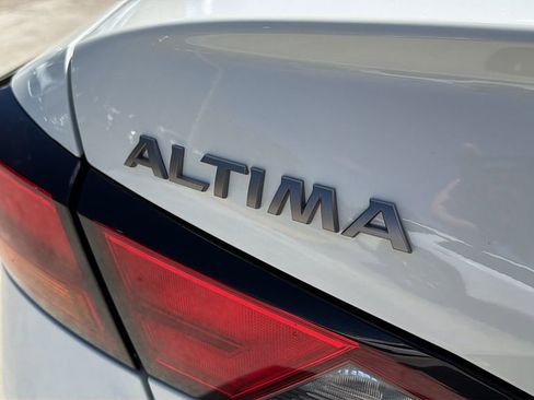 Certified 2025 Nissan Altima 2.5 S image 9